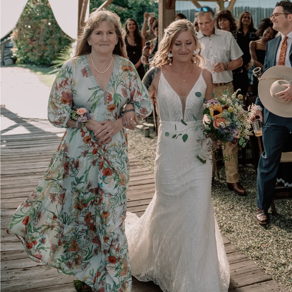 Beautiful boho wedding dress for sale! - Picture 5 of 11